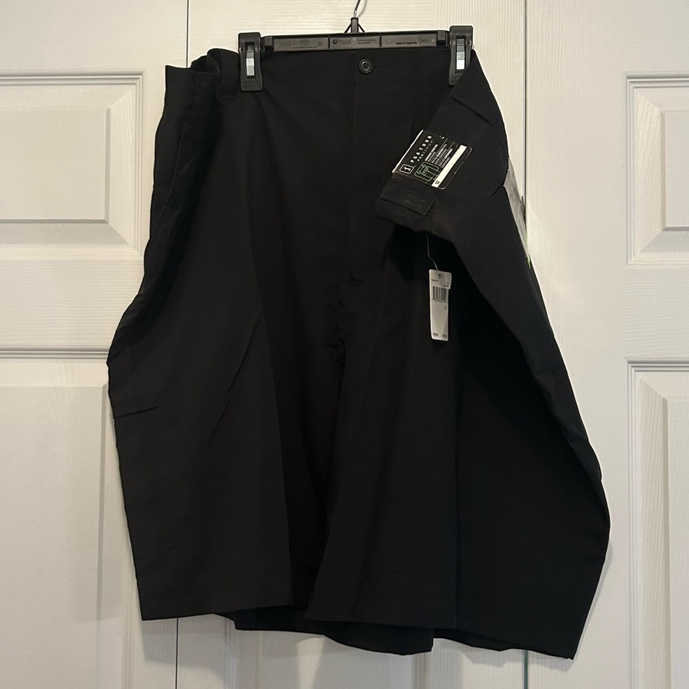 BNWT Men’s Size 52 PGA Tour Pro Series Black Shorts Polyester